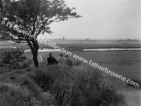 AT BURGH CASTLE MRS TAYLOR & BOYS JOHN & HUGH PANORAMA